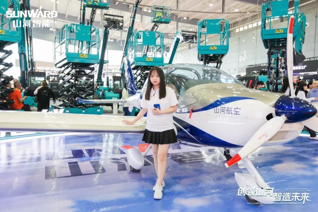 闪灼2023 CICEE！看银河集团9873cm智能“明星产品”有多“炫”