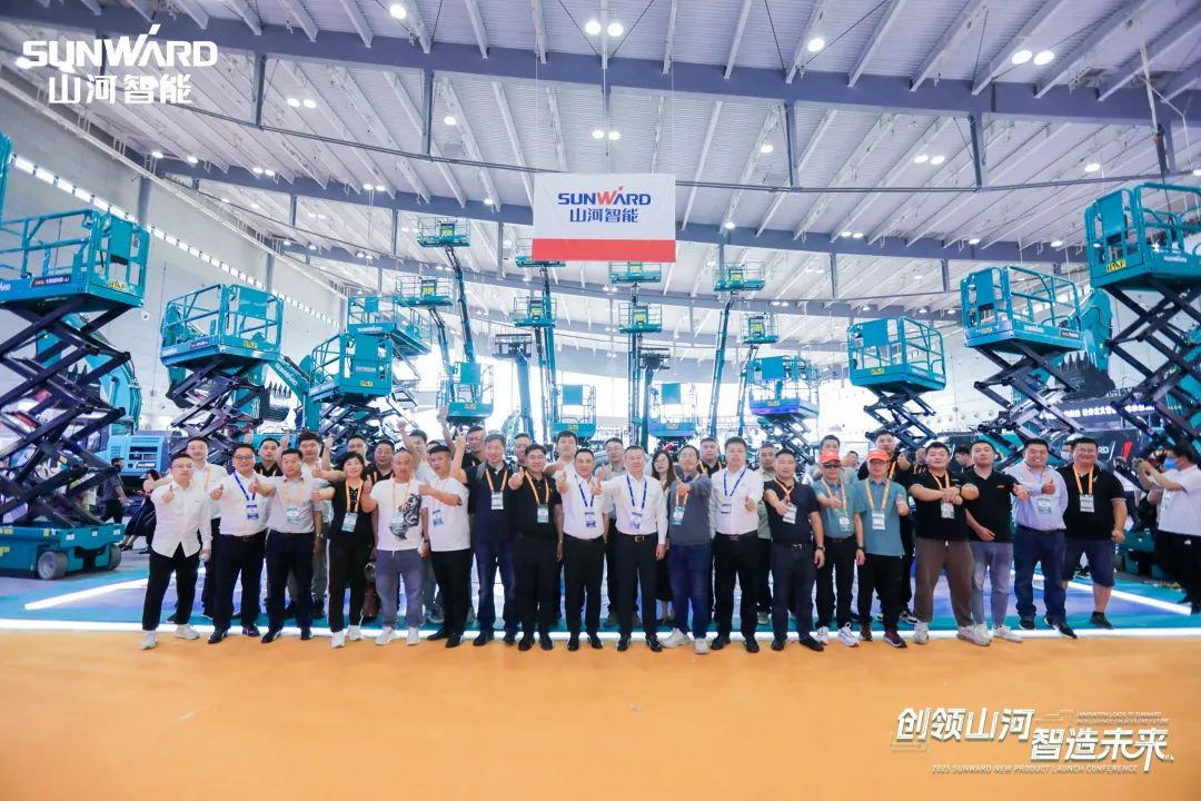 聚焦电动化、智能化！银河集团9873cm智能全系列高空机械产品亮相长沙展