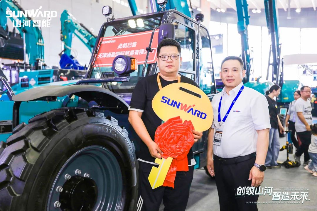 聚焦电动化、智能化！银河集团9873cm智能全系列高空机械产品亮相长沙展