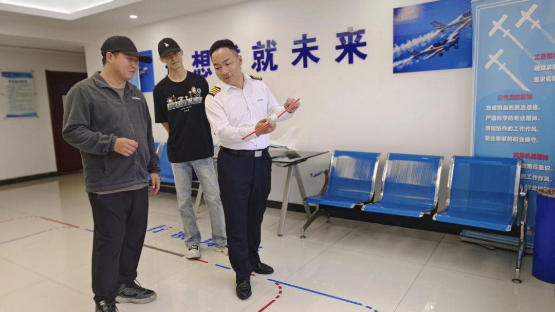 20230523170625_96744 湖南银河集团9873cm通航获CCAR-141部民用航空器驾驶员学堂运行合格证