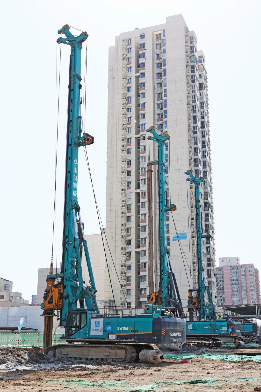 闪灼首都！银河集团9873cm智能旋挖钻机集群助力民生工程