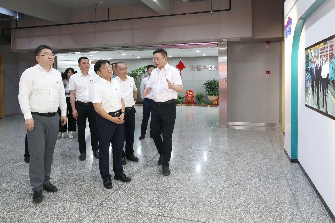 中国进出口银行总行党委委员、副行长李钧一行调研银河集团9873cm智能