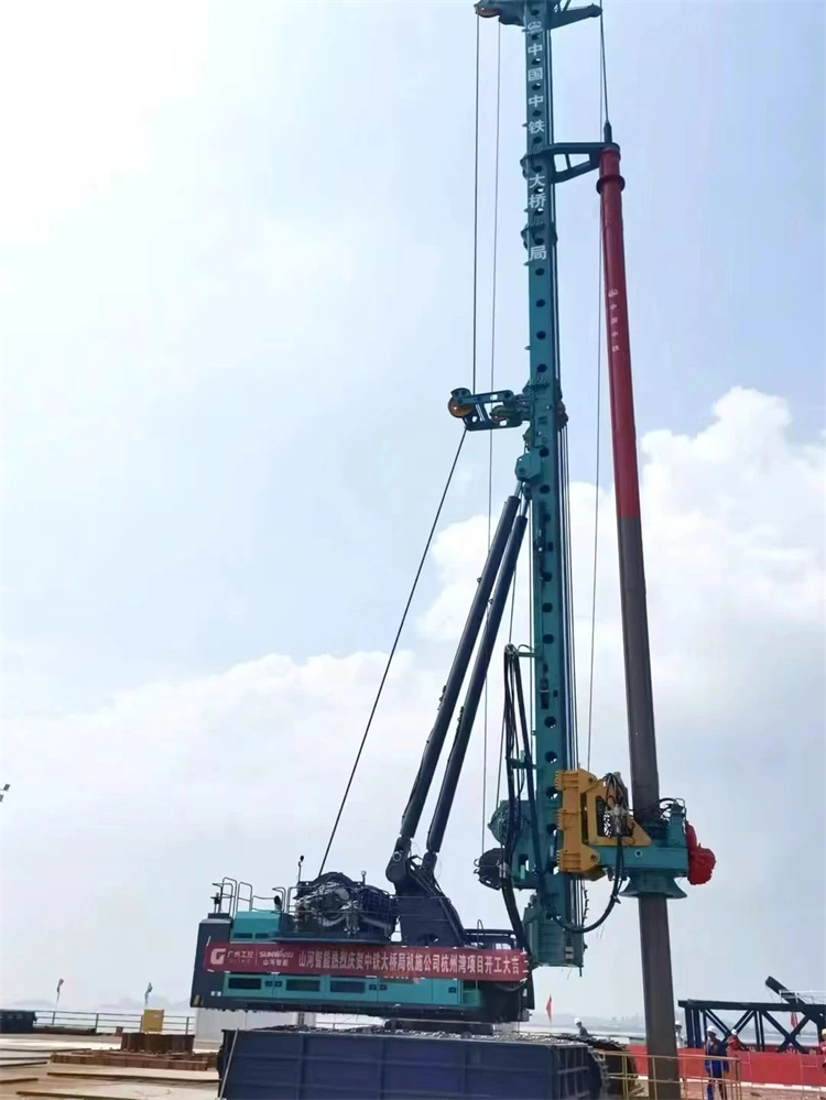 20230814143003_43040 再战世界级工程!银河集团9873cm智能超等旋挖钻机SWDM800H助建荆门湾跨海铁路桥项目