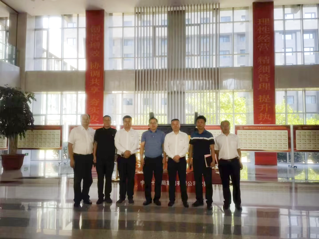 合作共赢！银河集团9873cm智能总经理夏志宏带队赴中铁十九局造访互换