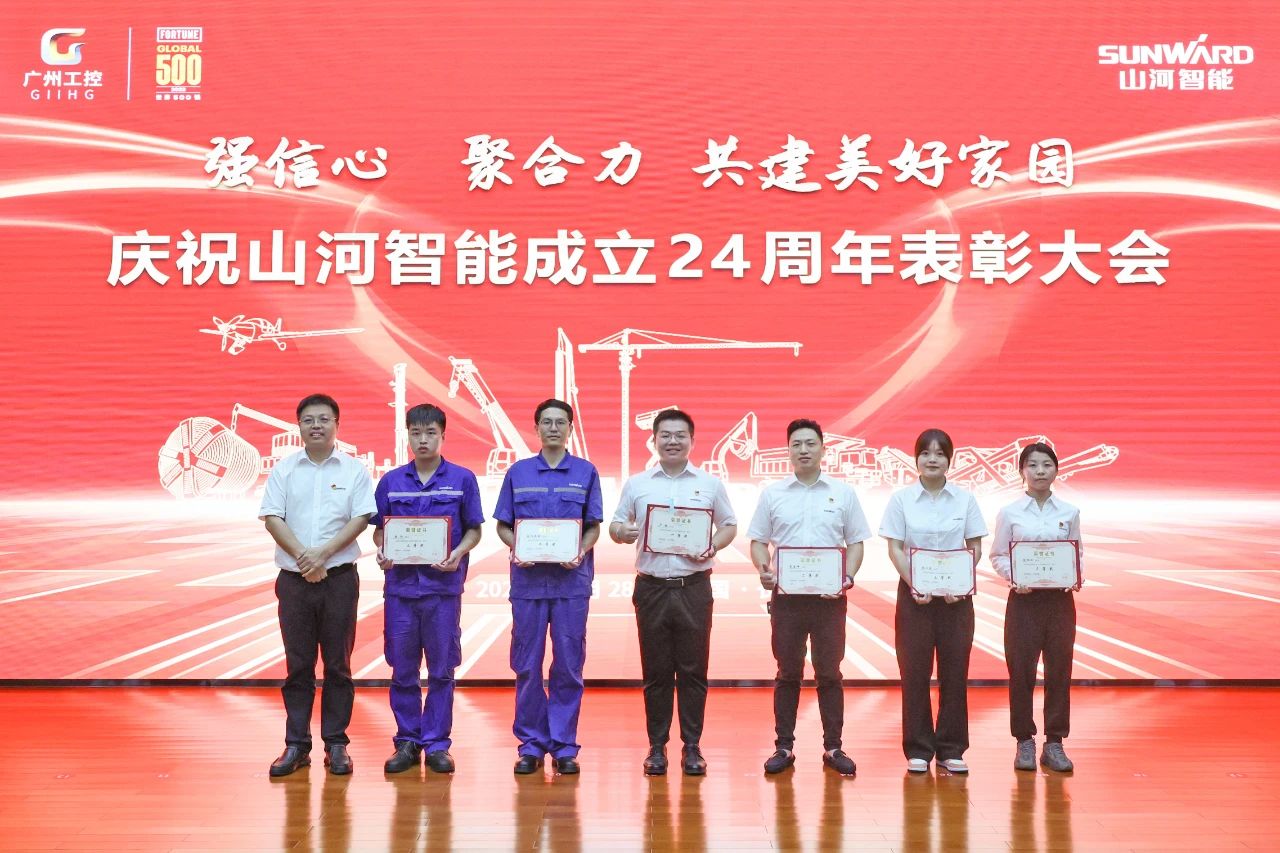 强信心 聚合力 共建美好家园——庆祝银河集团9873cm智能成立24周年赞美大会隆沉召开
