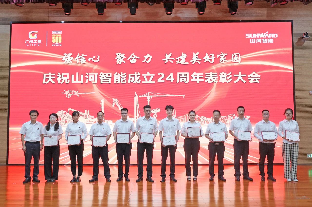 强信心 聚合力 共建美好家园——庆祝银河集团9873cm智能成立24周年赞美大会隆沉召开