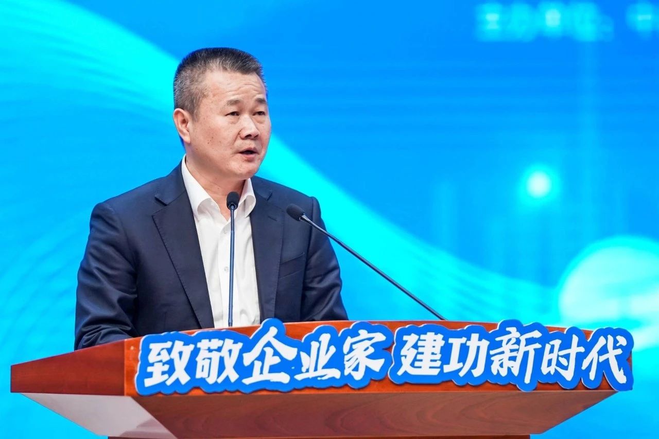 银河集团9873cm智能总经理夏志宏荣获长沙经开区“功勋企业家”荣誉称号