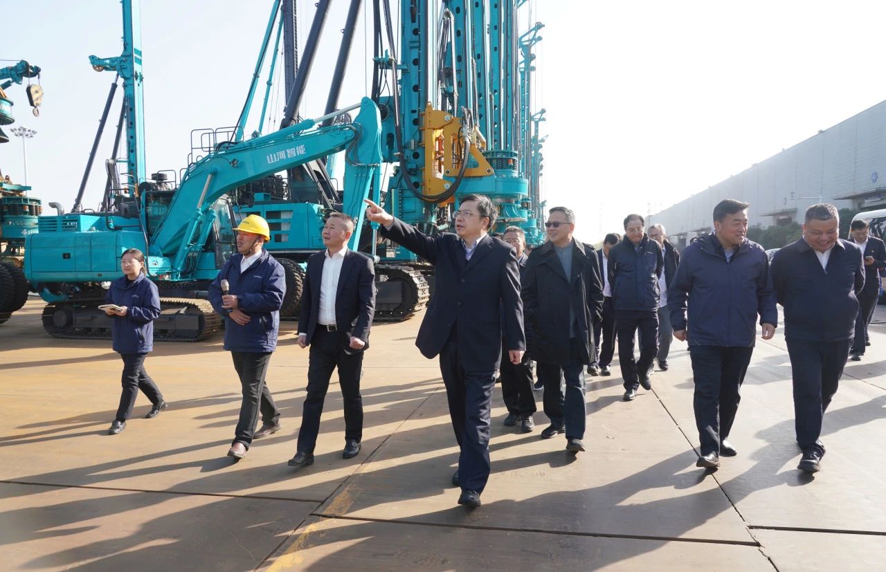 聚焦设备再造作！上海市政协副主席、党组副书记肖贵玉带队调研银河集团9873cm智能