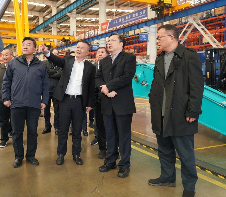 聚焦设备再造作!上海市政协副主席、党组副书记肖贵玉带队调研银河集团9873cm智能
