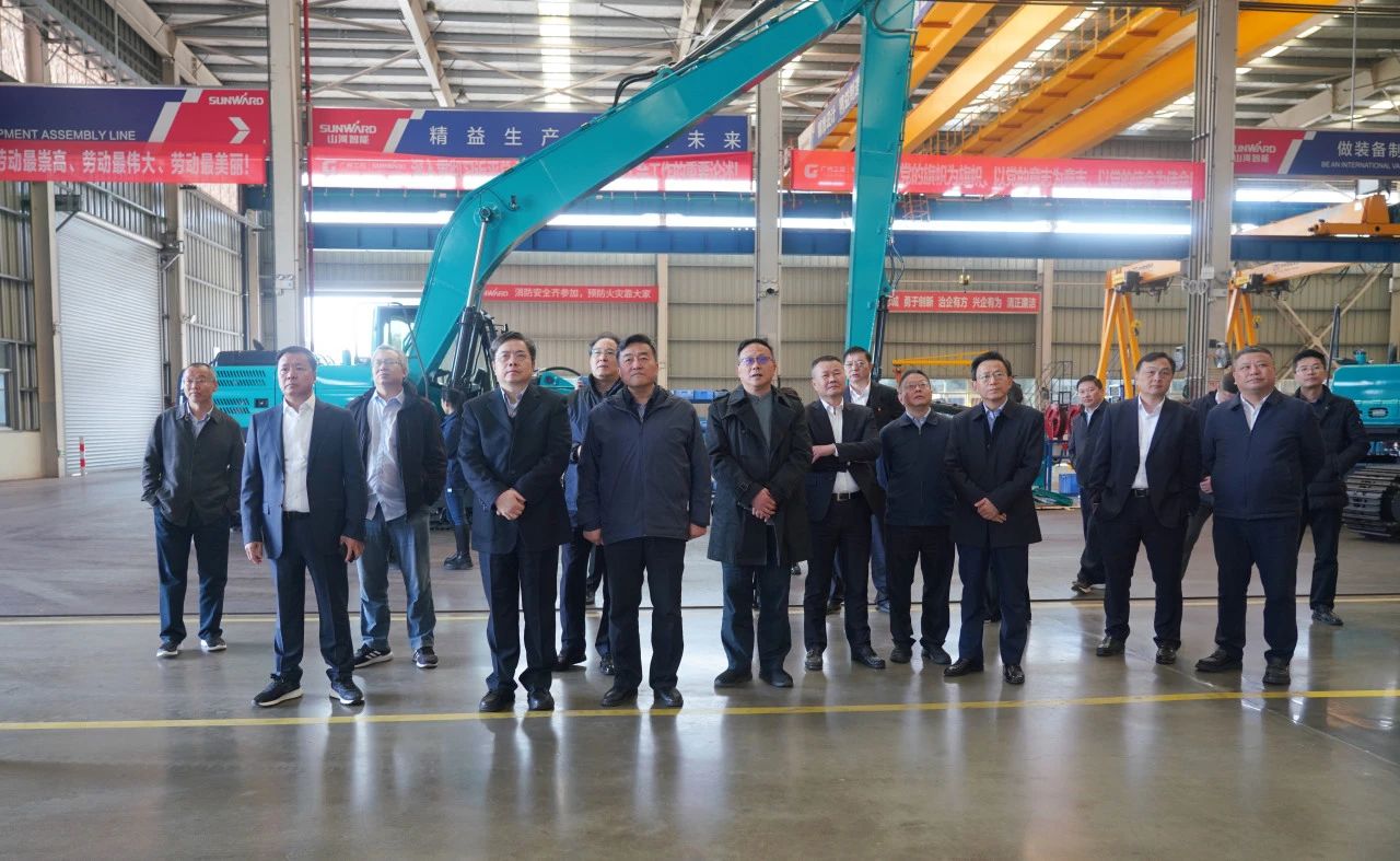 聚焦设备再造作!上海市政协副主席、党组副书记肖贵玉带队调研银河集团9873cm智能