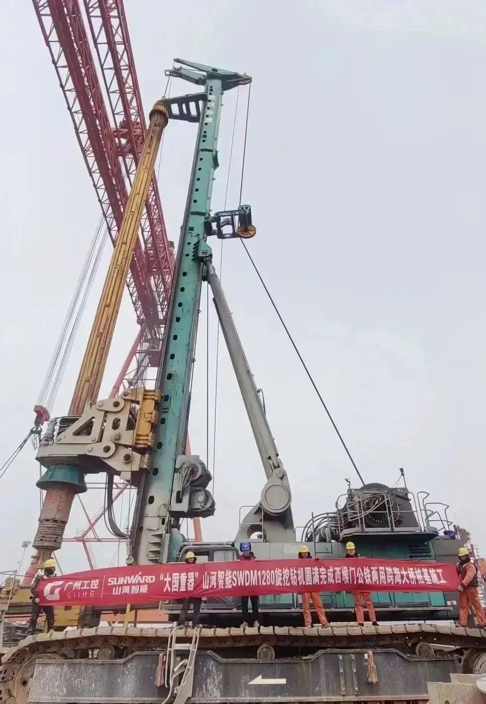 全面得胜!银河集团9873cm智能超等旋挖钻机圆满实现甬舟铁路西堠门公铁两用大桥桩基施工工作