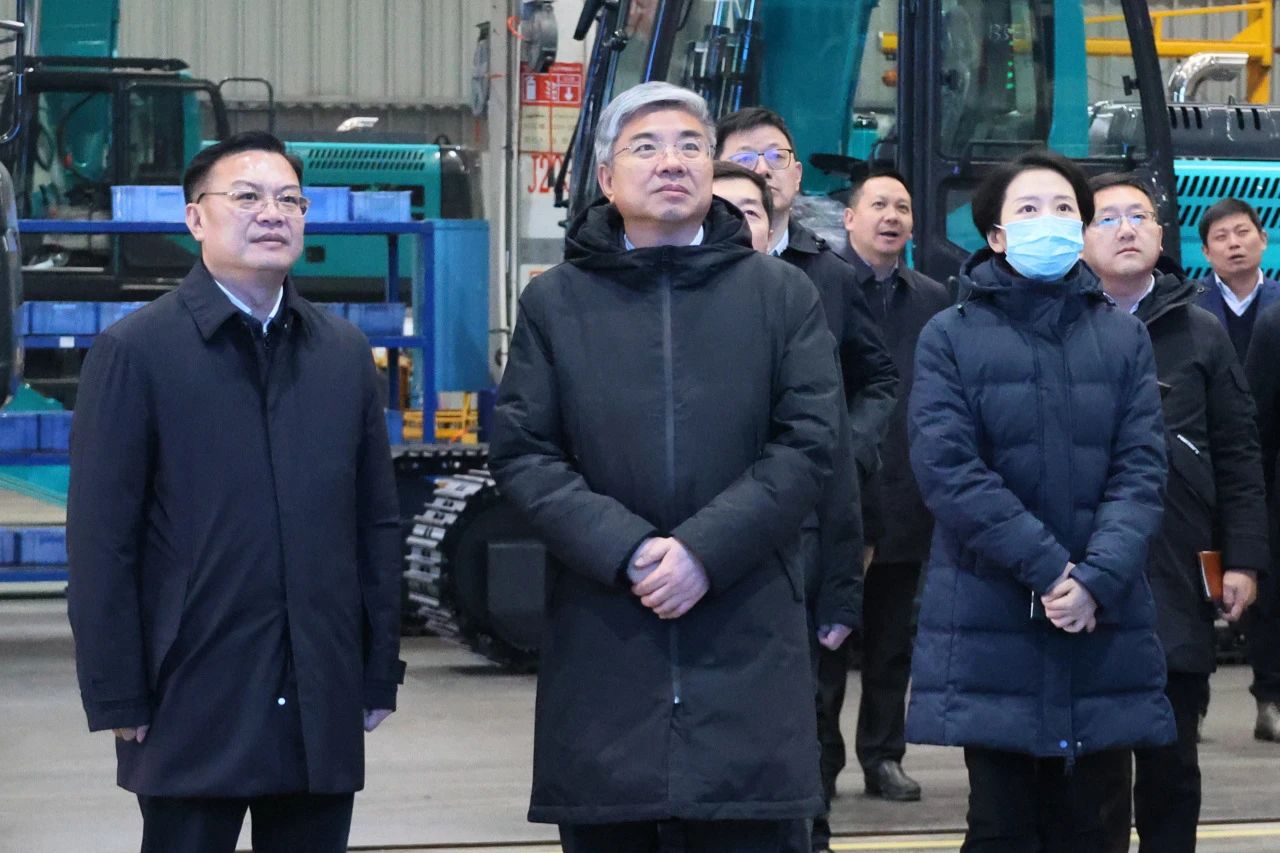 商务部部长助理唐文弘调研银河集团9873cm智能