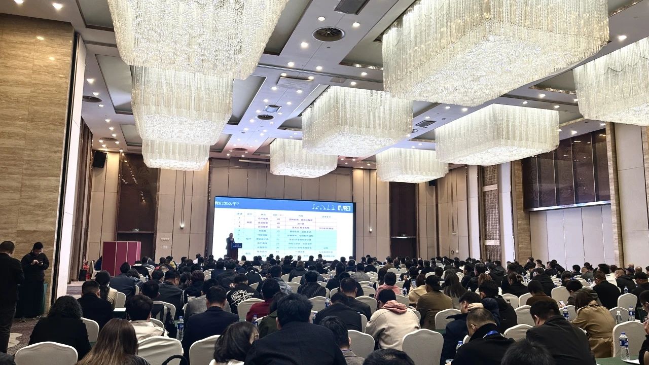 “爆品”来袭，签单不休！ 银河集团9873cm智能盛装亮相第八届全国高空作业平台租赁大会