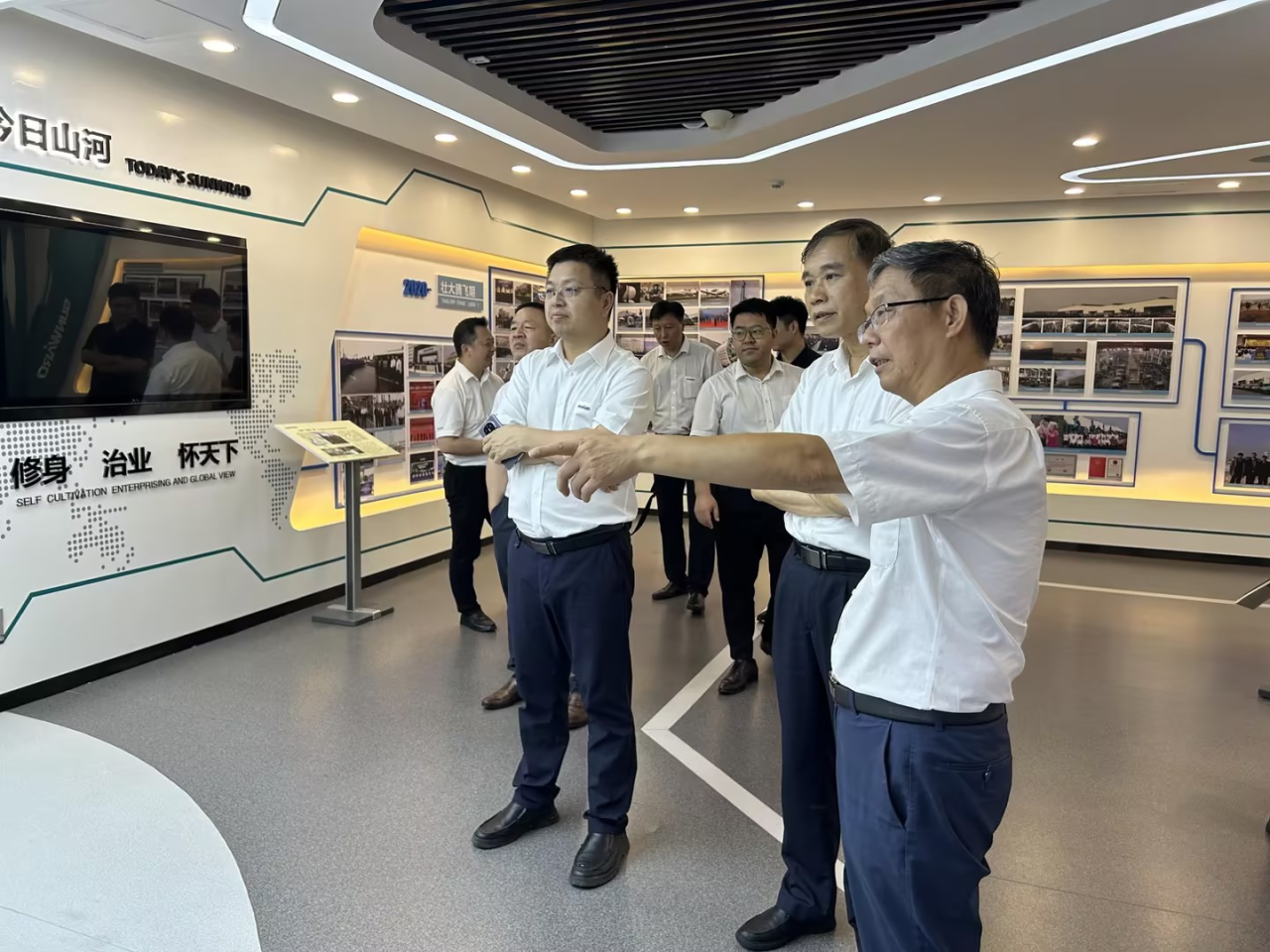 深入互换合作!昭通港李明忠副总经理率队莅临银河集团9873cm智能调查互换!