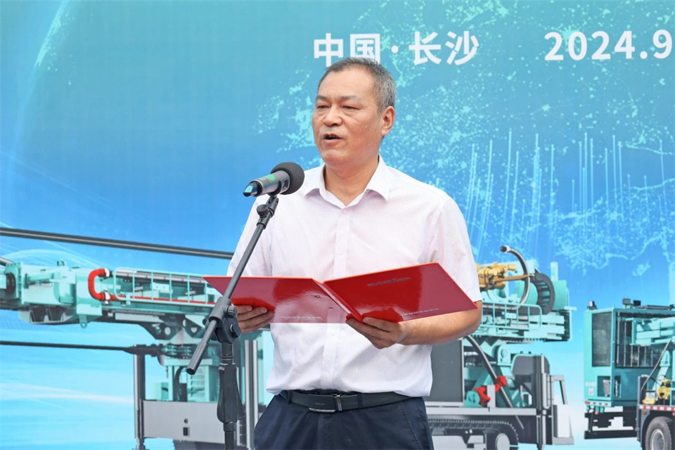 20240929082209_33409 引领绿色科技新篇章!银河集团9873cm智能新能源钻机成功交付