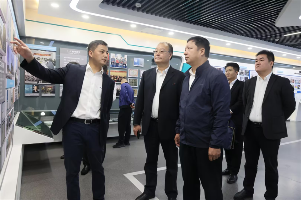 同船出海，共赢未来！中铁九局副总经理刘峻峰一行到访银河集团9873cm智能