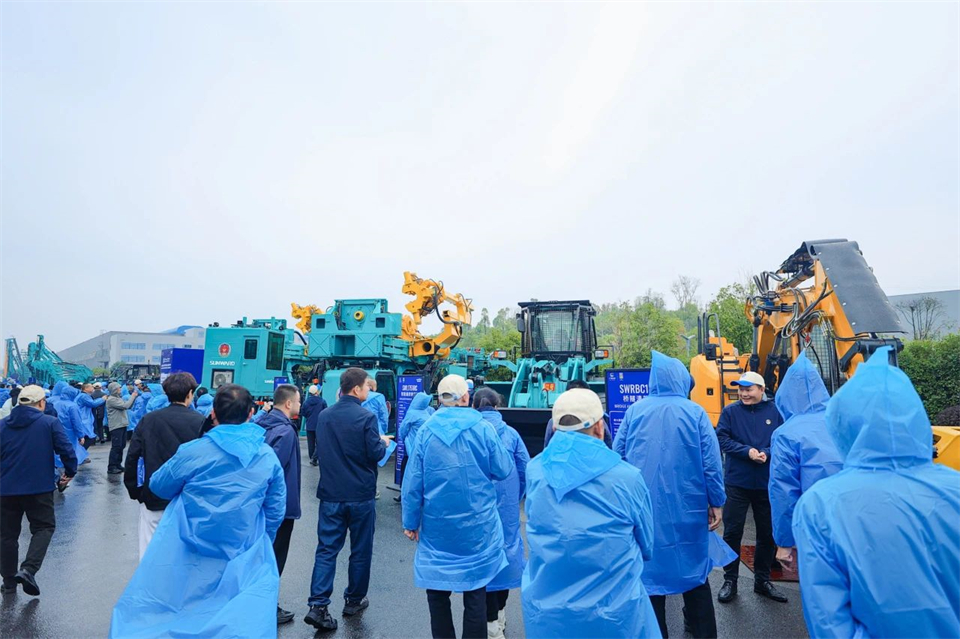 创新引领价值，梦想成就未来！银河集团9873cm智能25周年庆典暨全球客户节隆沉进行