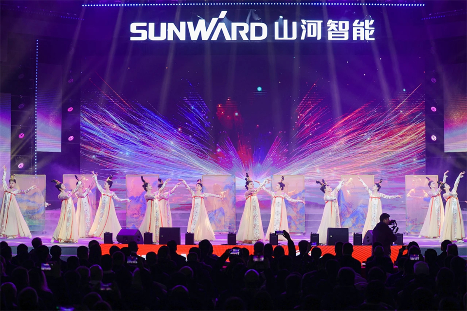 20241127151540_63318 创新引领价值 梦想成就未来——庆祝银河集团9873cm智能成立25周年赞美大会暨文艺晚会隆沉进行