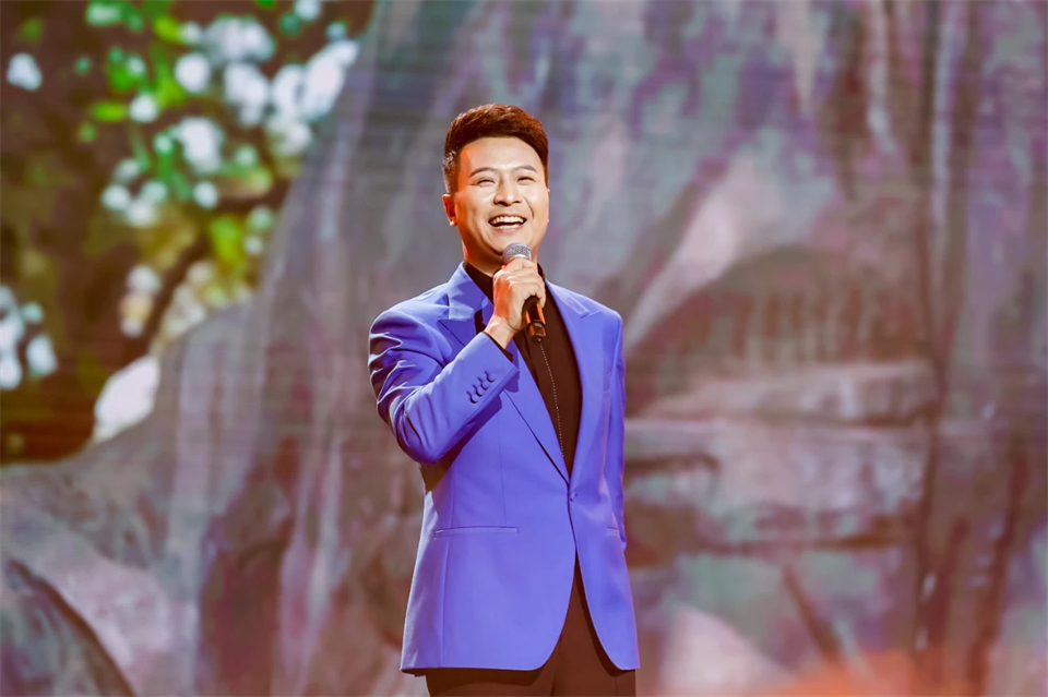 20241127151720_33238 创新引领价值 梦想成就未来——庆祝银河集团9873cm智能成立25周年赞美大会暨文艺晚会隆沉进行