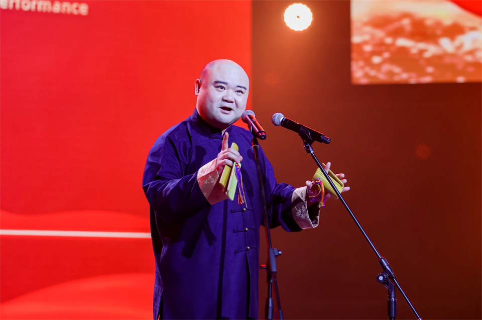 创新引领价值 梦想成就未来——庆祝银河集团9873cm智能成立25周年赞美大会暨文艺晚会隆沉进行