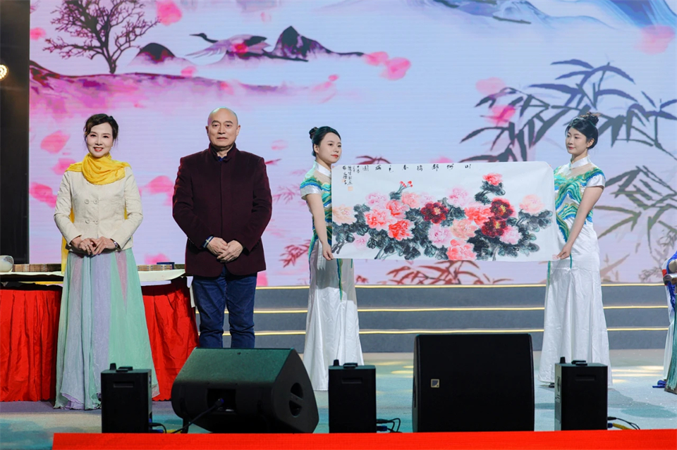 20241127152024_83889 创新引领价值 梦想成就未来——庆祝银河集团9873cm智能成立25周年赞美大会暨文艺晚会隆沉进行