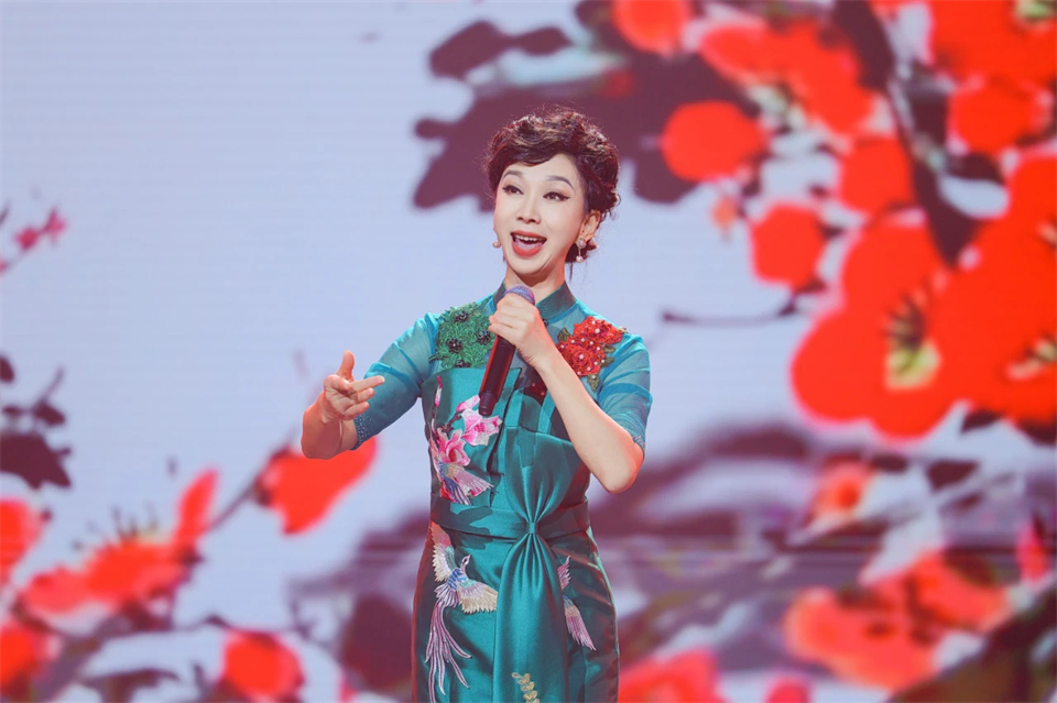20241127152108_16639 创新引领价值 梦想成就未来——庆祝银河集团9873cm智能成立25周年赞美大会暨文艺晚会隆沉进行