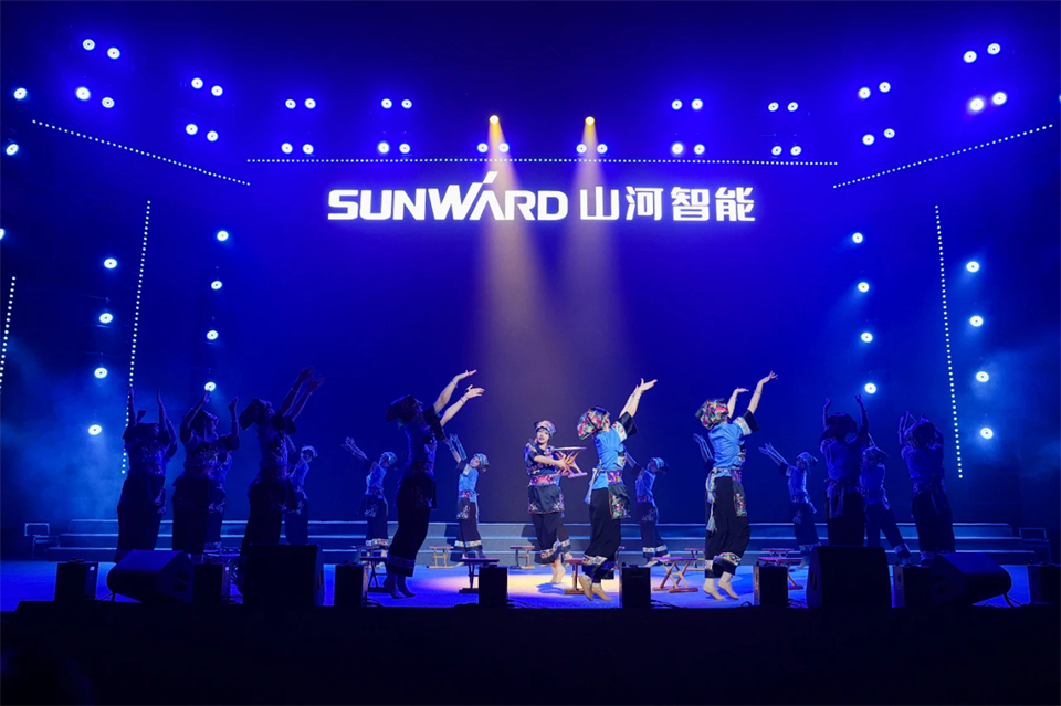 20241127152142_14817 创新引领价值 梦想成就未来——庆祝银河集团9873cm智能成立25周年赞美大会暨文艺晚会隆沉进行