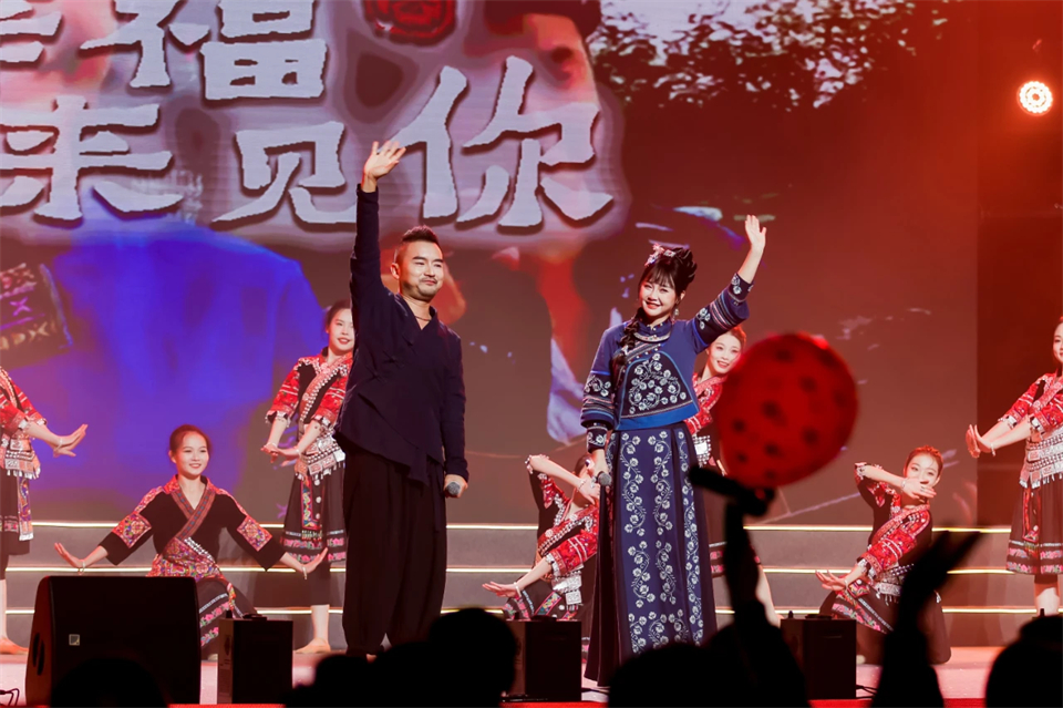 20241127152424_89304 创新引领价值 梦想成就未来——庆祝银河集团9873cm智能成立25周年赞美大会暨文艺晚会隆沉进行
