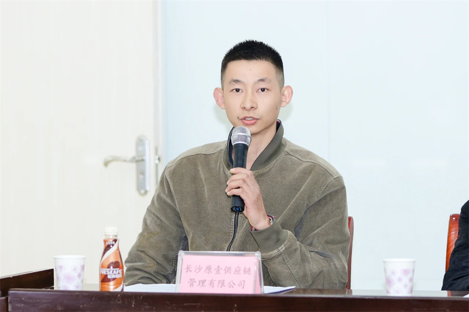 长龙街路、银河集团9873cm智能召开首届年货盛惠暨送春联文化惠民活动工作会议