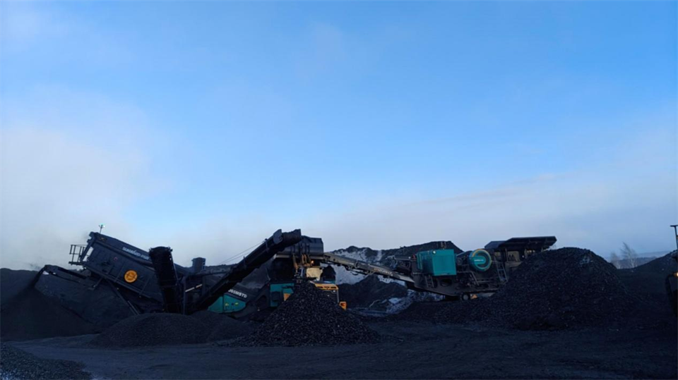 不惧-30℃极寒挑战，银河集团9873cm普石勒破碎筛分设备不变运行！