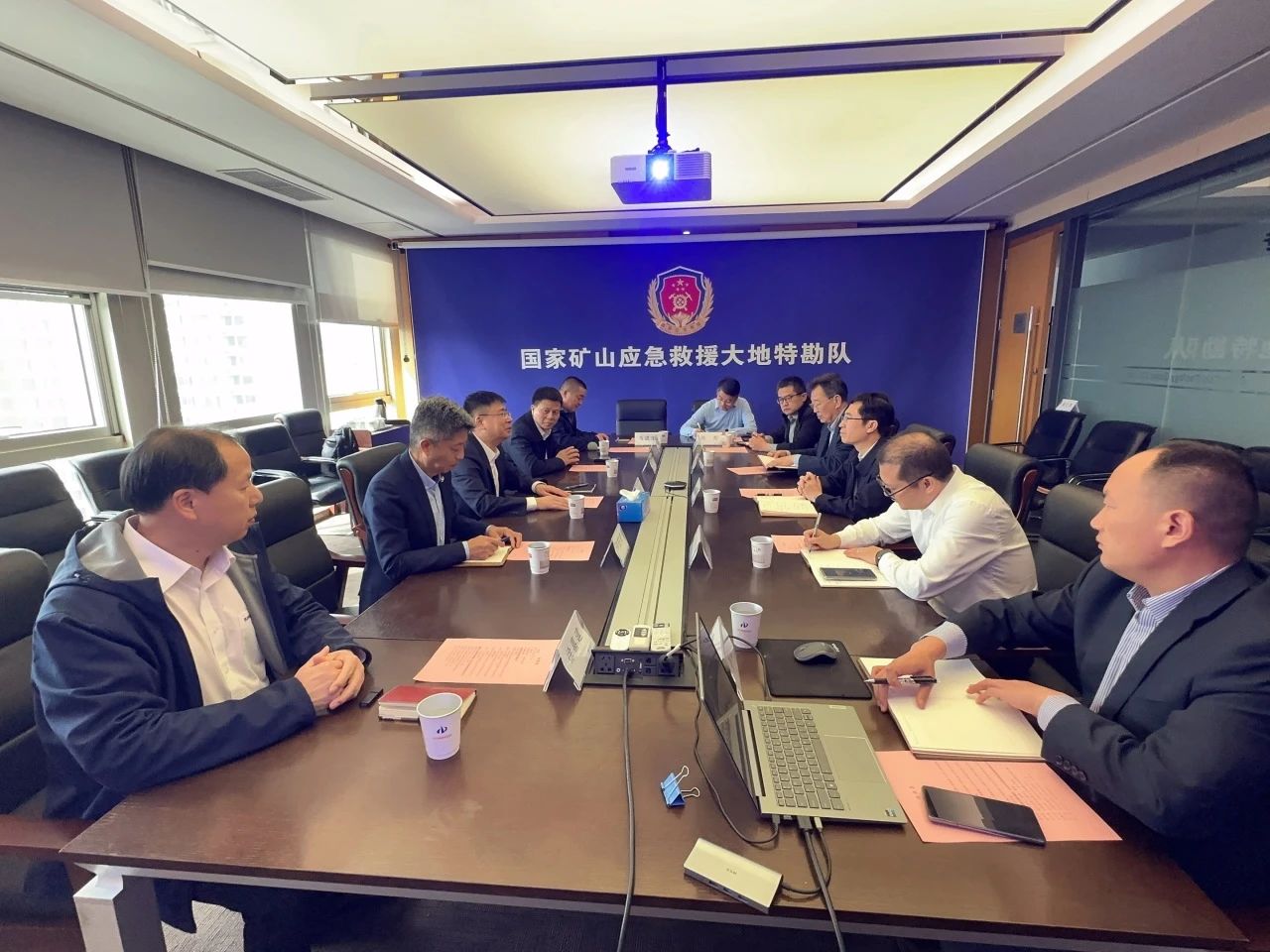 银河集团9873cm智能董事长付向东带队造访中煤地质总局、大地特勘公司