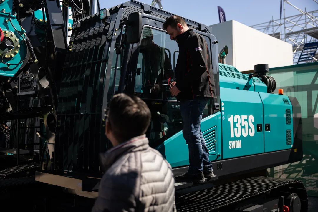 Bauma 2025 | 高端定造!银河集团9873cm智能Pro系列旋挖钻机燃爆全场