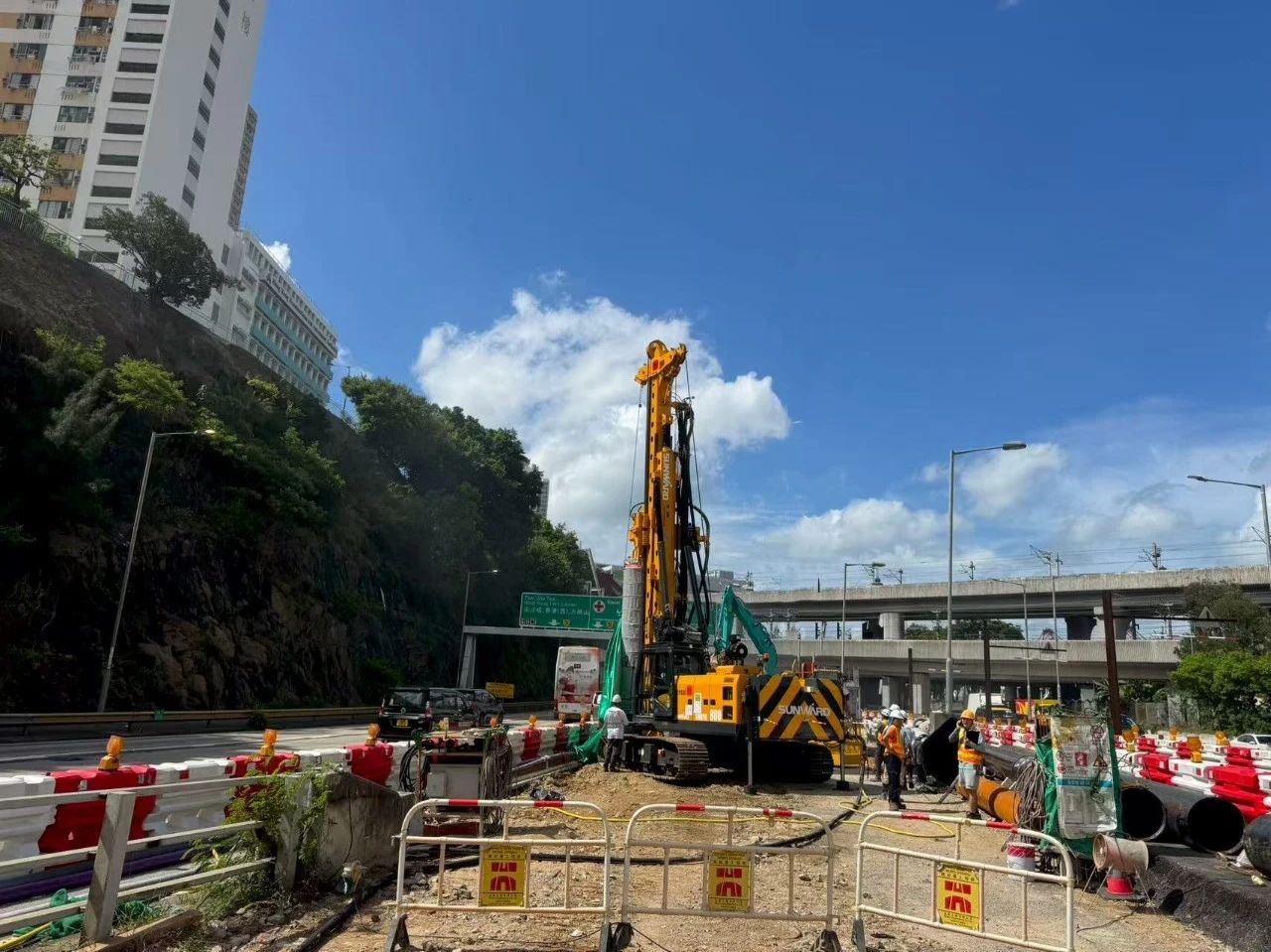硬核首秀!银河集团9873cm智能SWDTH800大直径潜孔锤钻机进击香港市场