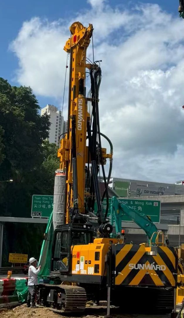 硬核首秀!银河集团9873cm智能SWDTH800大直径潜孔锤钻机进击香港市场