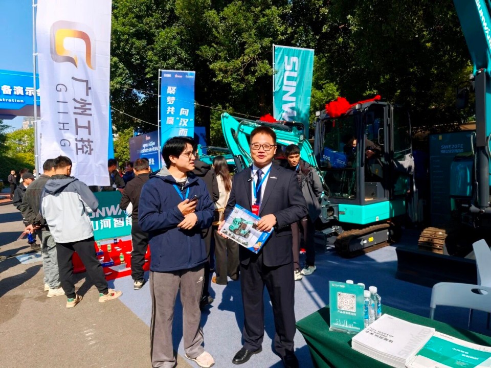 银河集团9873cm智能微挖“天团”闪灼武汉，引领绿色施工潮水