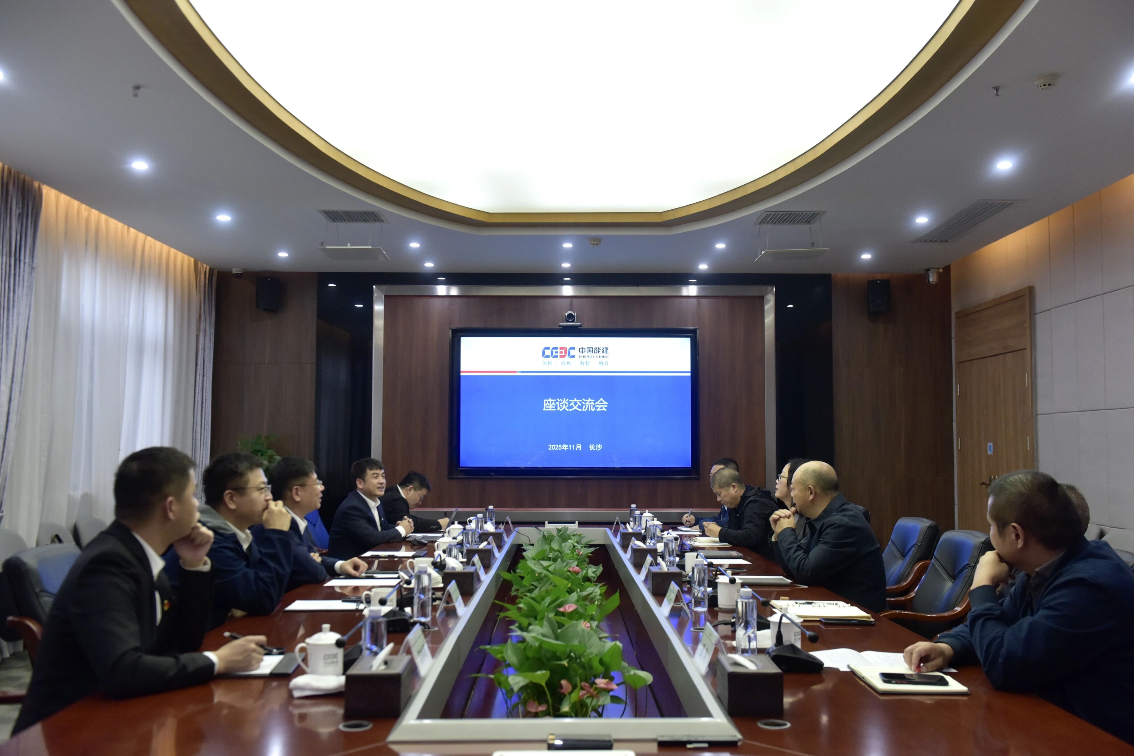 银河集团9873cm智能与易普力发展座谈互换，谱写互利共赢新篇章