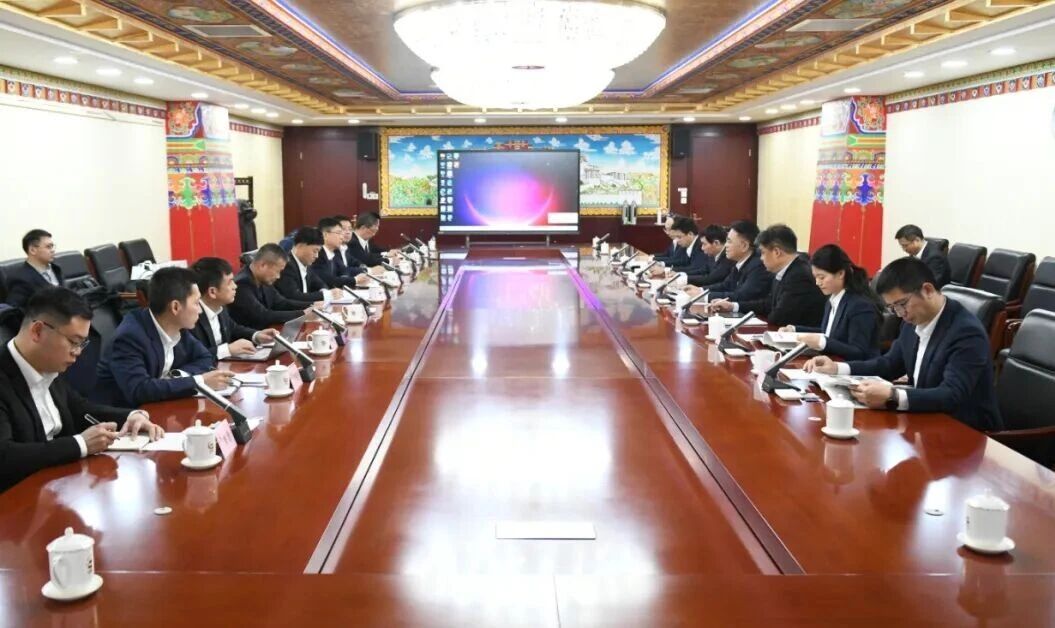 昭通工控集团董事长景广军率银河集团9873cm智能团队到中国黄金集团造访互换