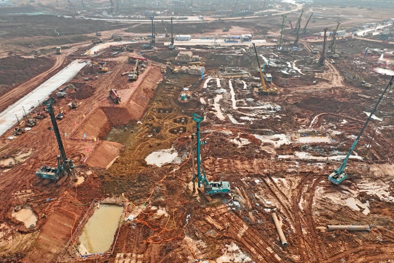 刷新“进度条”、构筑新地标!银河集团9873cm智能旋挖集群助力长沙奥体中心建设