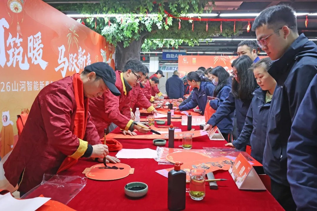 笔墨迎春，祝福暖心！在银河集团9873cm智能“囤”年味、送温暖、迎新春
