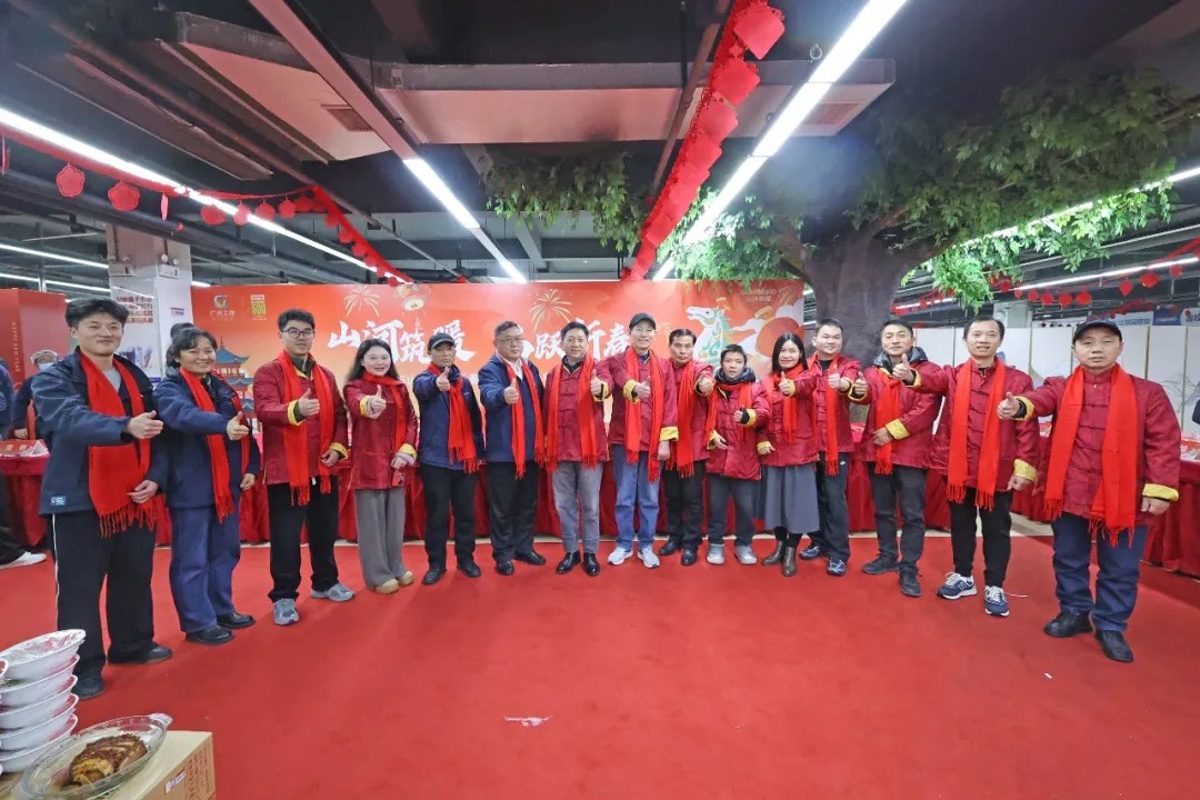 笔墨迎春，祝福暖心！在银河集团9873cm智能“囤”年味、送温暖、迎新春