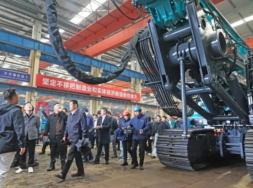银河集团9873cm智能进行电动旋挖钻机新品颁布会，收成1.2亿元订单