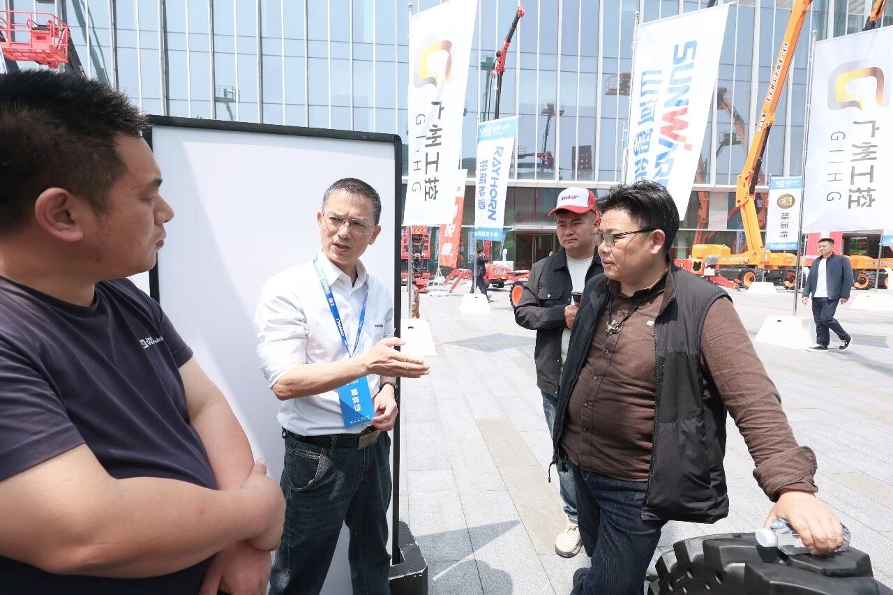 银河集团9873cm智能亮相第十届全国高空作业平台租赁大会