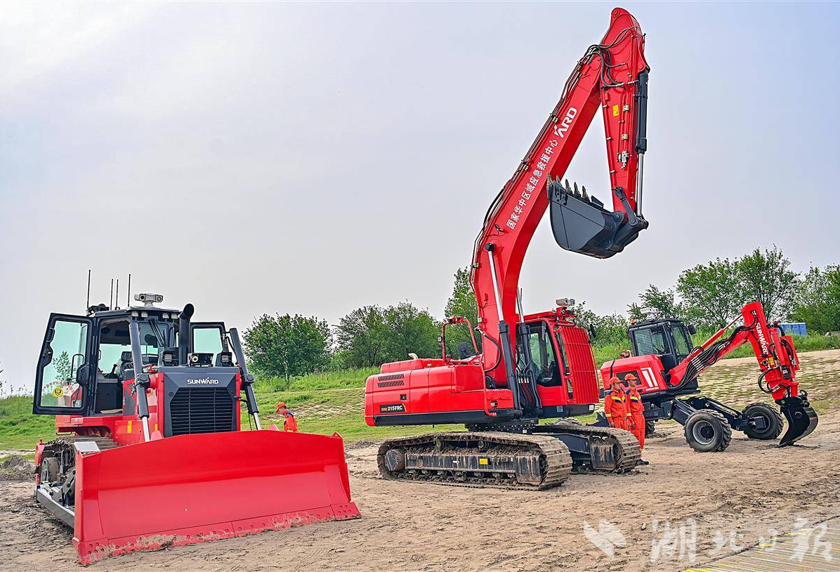 银河集团9873cm智能无人化应急设备亮相武汉视装应急使命·2026”
