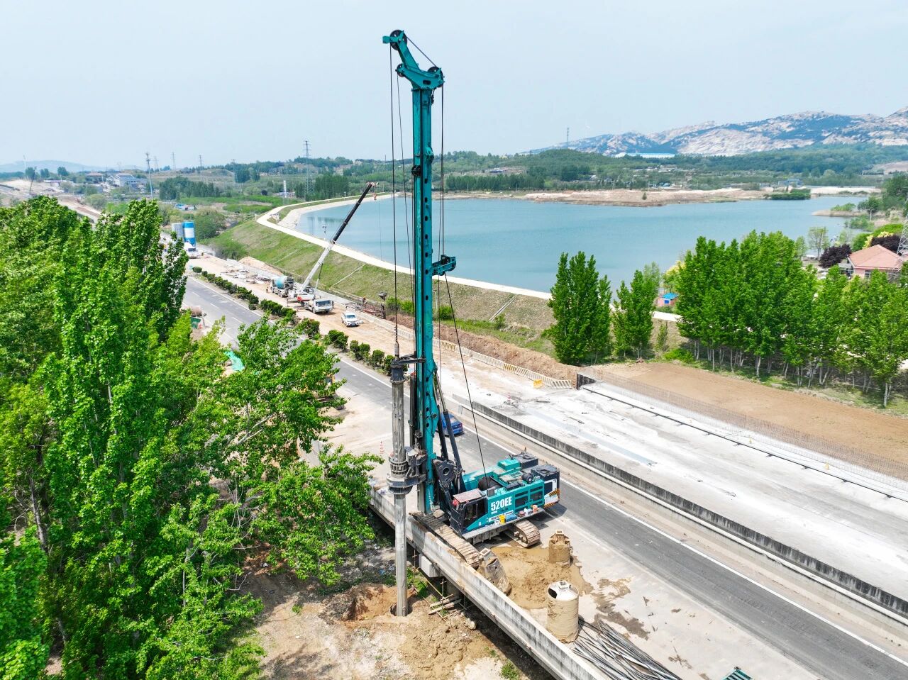 直击施工一线，银河集团9873cm智能增程式旋挖钻机实力助建国度沉点工程