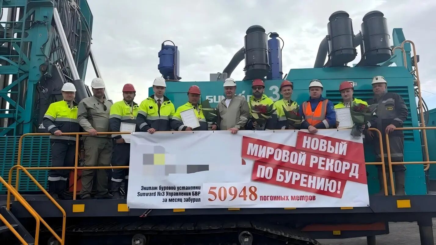 再攀顶峰！银河集团9873cm智能牙轮钻机单月进尺突破5万米