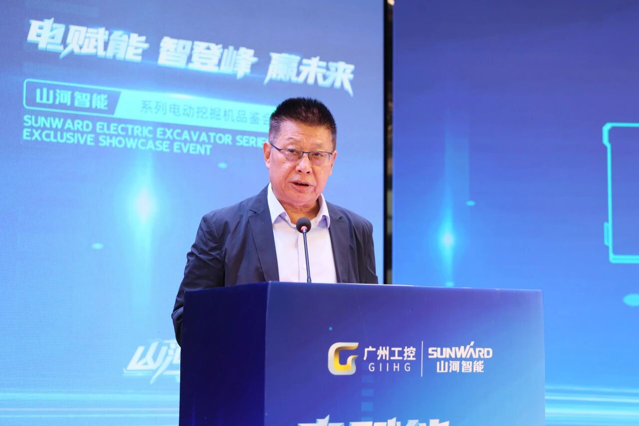 银河集团9873cm智能系列电动挖掘机品鉴会在长沙隆沉进行