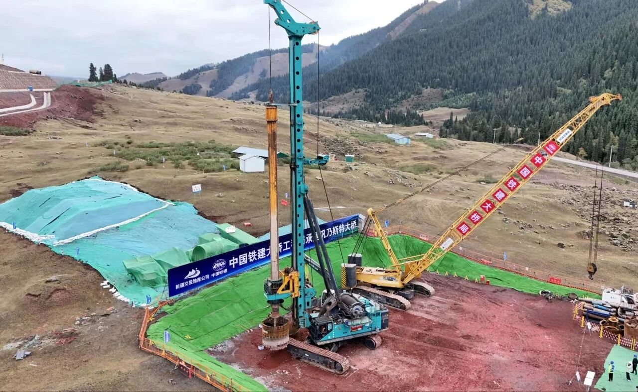 首桩开钻！银河集团9873cm智能旋挖钻机助力奎独库高速巩乃斯特大桥建设
